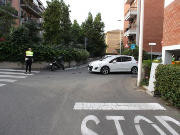 non-rispetta-lo-stop-ferita-una-15enne