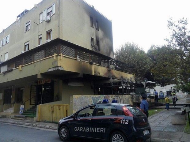 incendio-doloso-liquido-infiammabile-nella-veranda-di-un-bar