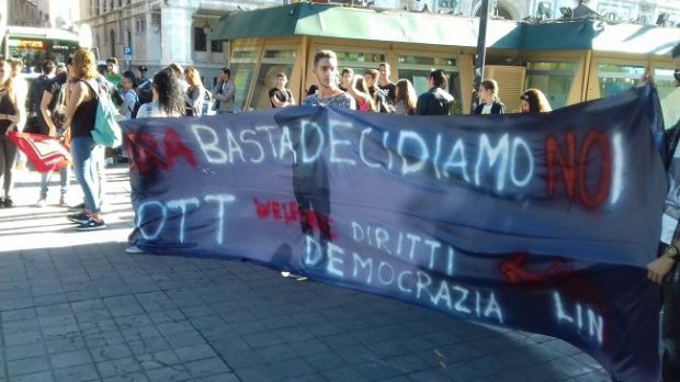 Scuola scuola-studenti-in-piazza-anche-a-cagliari