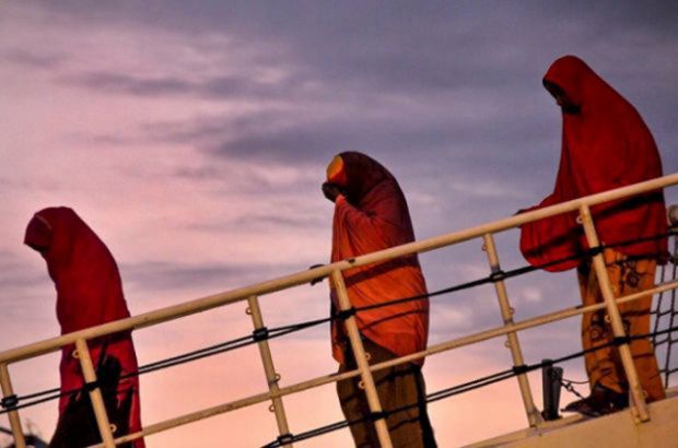 migranti-cagliari-per-900-prima-notte-a-bordo-della-nave