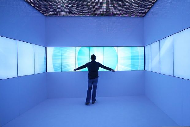 Ricerca ricerca-parete-interattiva-record-per-crs4-a-makerfaire-roma