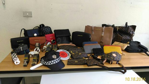 turisti-a-cagliari-multe-e-merci-sequestrate-agli-ambulanti-abusivi