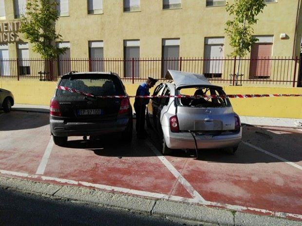 bomba-artigianale-fatta-esplodere-su-un-auto