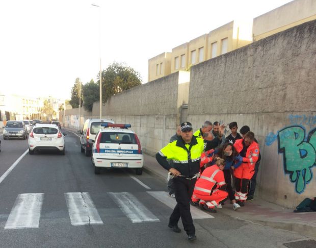 auto-non-d-and-agrave-precedenza-sulle-strisce-14enne-in-ospedale