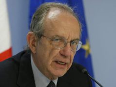 manovra-padoan-and-quot-se-l-ue-la-boccia-rischia-la-fine-and-quot