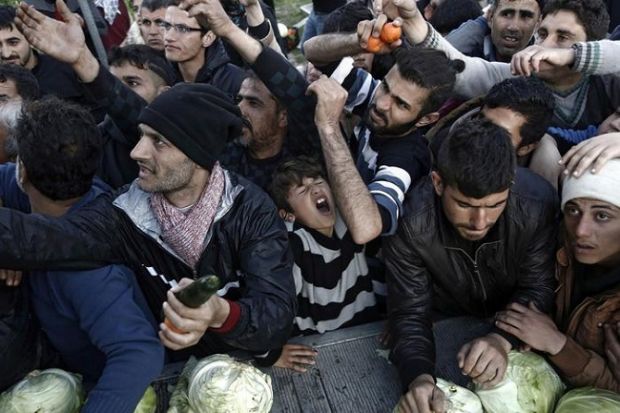 migranti-attaccano-centro-ue-a-lesbo