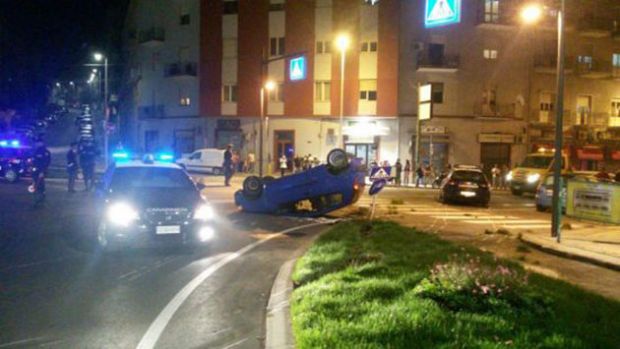 inseguimento-a-folle-velocit-and-agrave-a-is-mirrionis-auto-prova-a-speronare-pattuglia-ma-si-ribalta