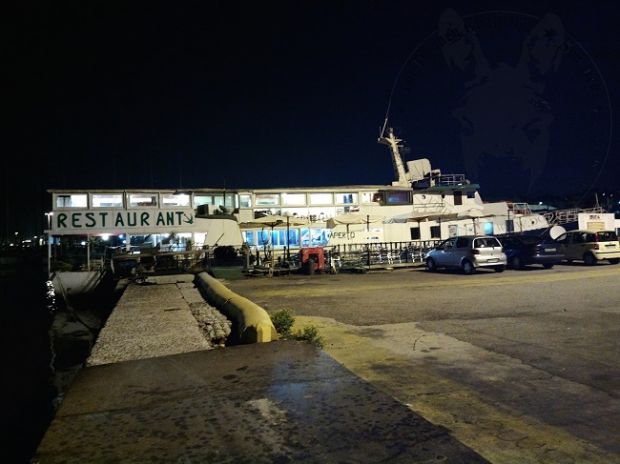 barca-ristorante-rischia-di-affondare-in-porto