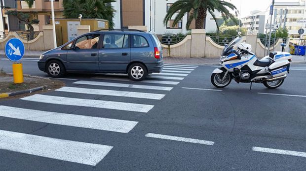 Auto non dà precedenza sulle strisce auto-non-d-and-agrave-precedenza-sulle-strisce-70enne-in-ospedale