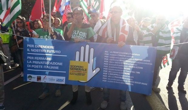 Poste poste-sciopero-e-oltre-500-dipendenti-in-corteo-a-cagliari