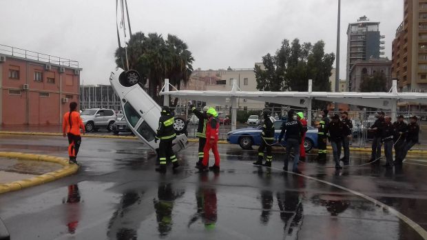 porto-di-cagliari-auto-finisce-in-mare-donna-soccorsa-da-sommozzatori