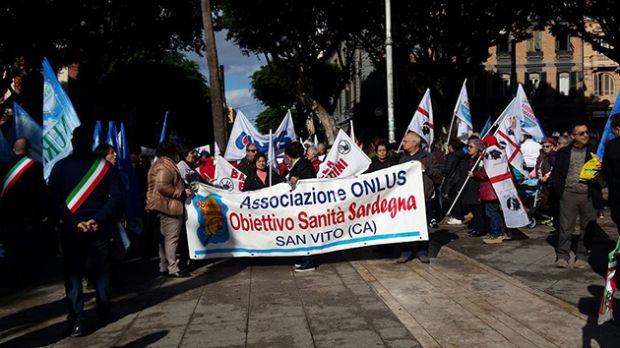 Rete sarda sanità pubblica: i sindaci in corteo ricevuti da Presidente Ganau rete-sarda-sanit-and-agrave-pubblica-i-sindaci-in-corteo-ricevuti-da-presidente-ganau