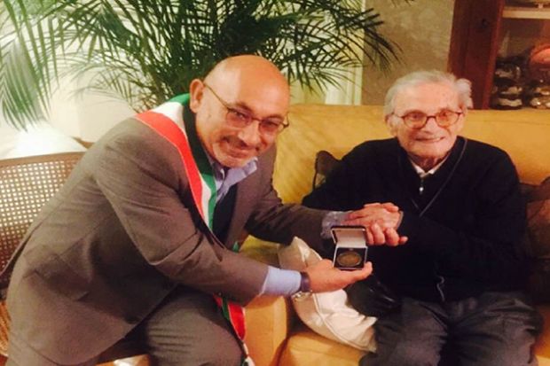 cagliari-festeggia-i-105-anni-di-mario-carrucciu