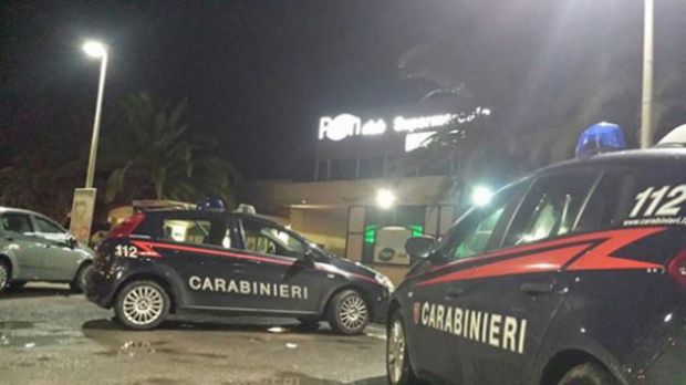 minaccia-con-fucile-e-poi-fugge-con-l-incasso-arrestato