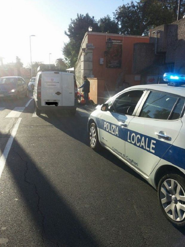 auto-non-d-and-agrave-precedenza-sulle-strisce-ferita-62enne