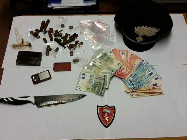 in-casa-con-1300-euro-e-200-grammi-di-hashish-arrestato-26enne