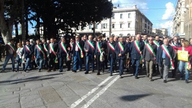 oltre-250-sindaci-in-marcia-a-cagliari-and-quot-basta-vincoli-and-quot