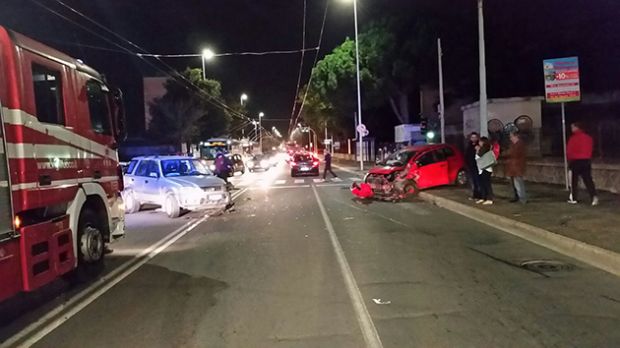 scontro-frontale-in-viale-marconi-due-feriti