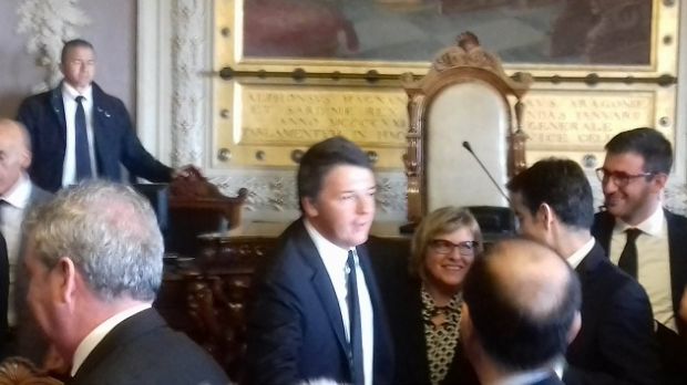 Renzi firma 'Patto Cagliari' renzi-firma-patto-cagliari-168-milioni-per-citt-and-agrave-metropolitana