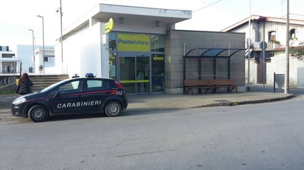 imbraccia-fucile-e-rapina-l-ufficio-postale-indagini-in-corso