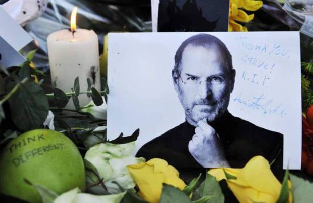 parigi-si-spacca-su-strada-intitolata-a-steve-jobs