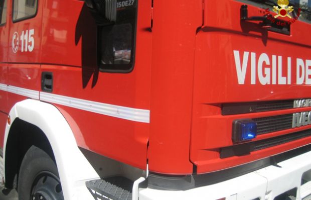 Appiccano incendio in casa appiccano-incendio-in-casa-salvate-tre-persone