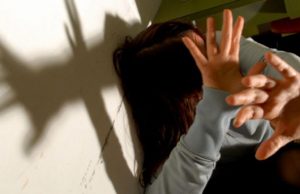 aggredisce-una-donna-e-la-minaccia-di-morte-arrestato