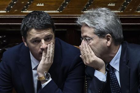 Renzi rientrato a Roma. Gentiloni renzi-rientrato-a-roma-gentiloni-padoan-e-boschi-a-palazzo-chigi
