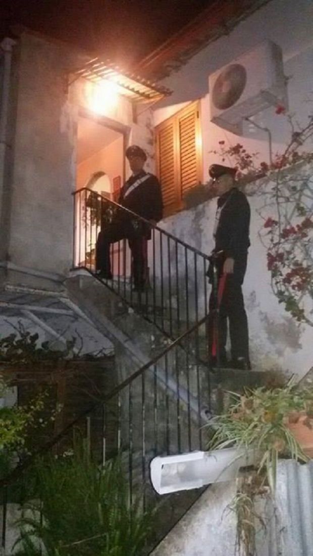 Tre ladri entrano in casa ma lui reagisce e li mette in fuga tre-ladri-entrano-in-casa-ma-lui-reagisce-e-li-mette-in-fuga