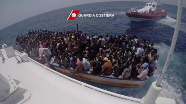 migranti-in-arrivo-a-cagliari-nave-con-858-profughi-e-6-cadaveri