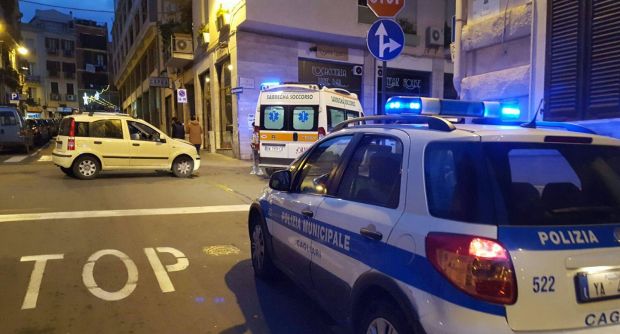 cagliari-scontro-tra-auto-in-via-mameli-ferito-46enne