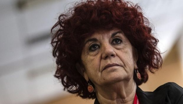 festa-di-laurea-di-valeria-fedeli-protesta-in-autogrill