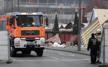 camion-contro-folla-a-berlino-12-morti-merkel-and-quot-intollerabile-se-guidava-profugo-and-quot
