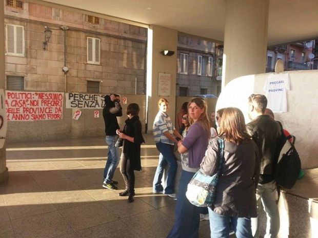 sit-in-lavoratori-precari-della-provincia-and-quot-recuperiamo-il-tempo-perso-and-quot