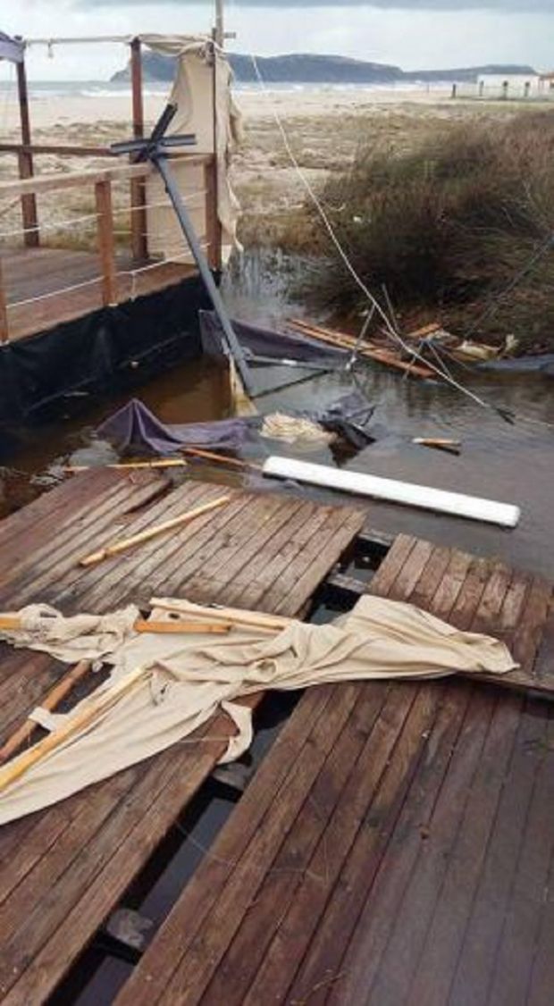 Maltempo maltempo-poetto-sott-acqua-mareggiata-e-pioggia-intensa