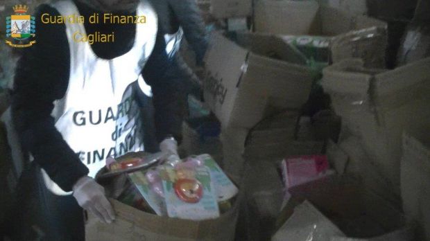Blitz Fiamme gialle: sequestrati nell'Isola oltre 4 milioni di prodotti contraffatti non sicuri blitz-fiamme-gialle-sequestrati-nell-isola-oltre-4-milioni-di-prodotti-contraffatti-non-sicuri