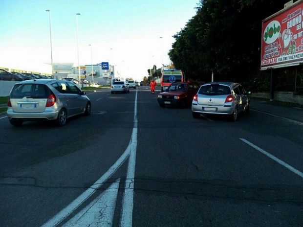 scontro-tra-due-auto-ricoverato-al-marino-uno-dei-conducenti