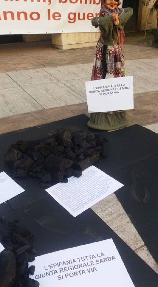 befana-con-carbone-in-assessorato-regionale-ambiente