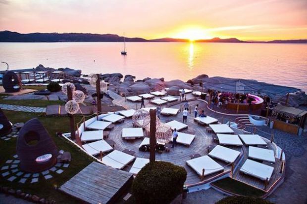 abusi-edilizi-al-phi-beach-via-i-sigilli