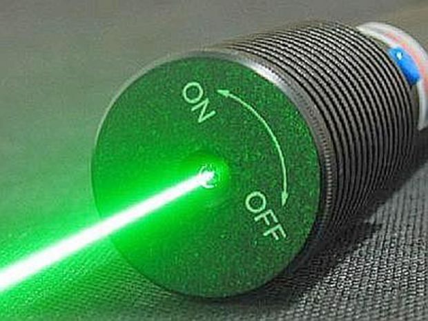 Blitz Polizia e Guardia di finanza: sequestrati 31 puntatori laser blitz-polizia-e-guardia-di-finanza-sequestrati-31-puntatori-laser