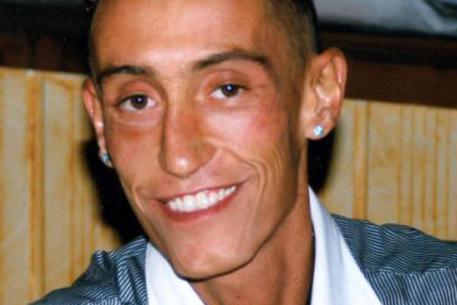 cucchi-3-carabinieri-accusati-di-omicidio-preterintenzionale-e-abuso-di-autorit-and-agrave