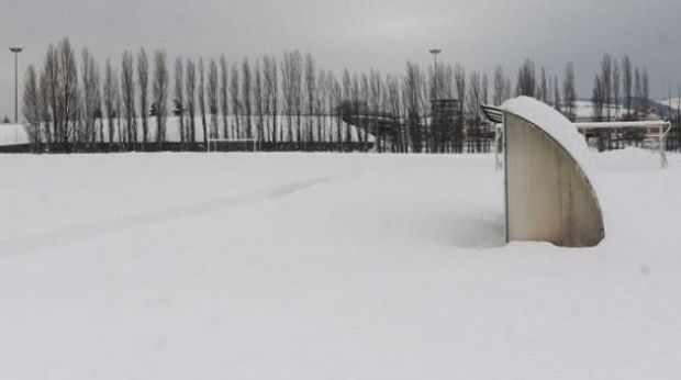 maltempo-in-boxer-per-partita-di-calcio-sotto-la-neve