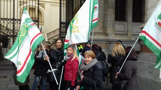 senza-stipendio-sit-in-operatori-appalti-pulizie-a-cagliari