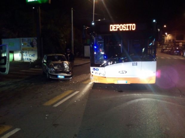 frontale-con-bus-ctm-ferita-una-20enne