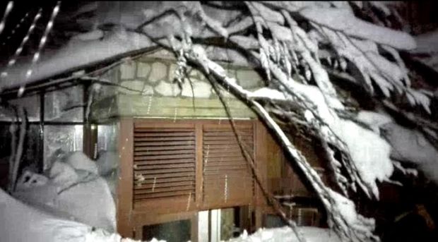terremoto-soccorsi-in-hotel-travolto-da-slavina-2-salvi-and-quot-molti-morti-and-quot