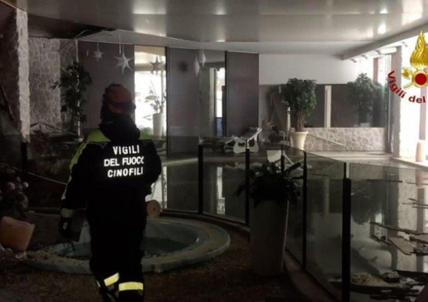l-hotel-rigopiano-spazzato-via-ricerche-senza-sosta-due-morti-trenta-dispersi