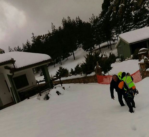 il-soccorso-alpino-salva-i-due-operai-intrappolati-dalla-neve-a-bitti
