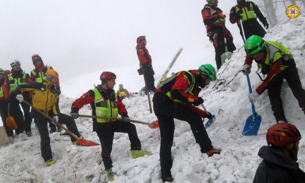 rigopiano-corsa-contro-il-tempo-per-i-23-dispersi