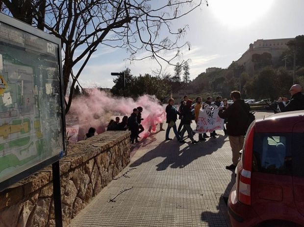 cagliari-corteo-degli-studenti-disagi-al-traffico