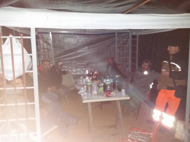 olmedo-per-operai-notte-all-and-rsquo-addiaccio-ai-cancelli-della-miniera-di-bauxite